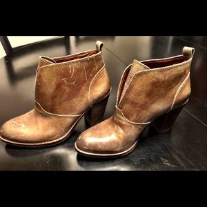 Lucky Brand Taupe Leather Ankle Boots size 8